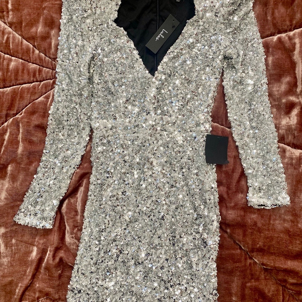 Lulu’s NWT Silver Sequin Mini Dress
